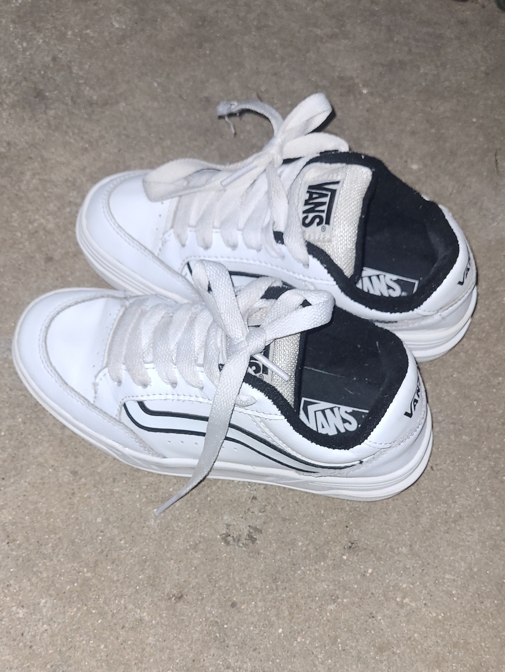 Vans Kids White and Black Low-Top Skate Sneakers thick tongue Size 1.5